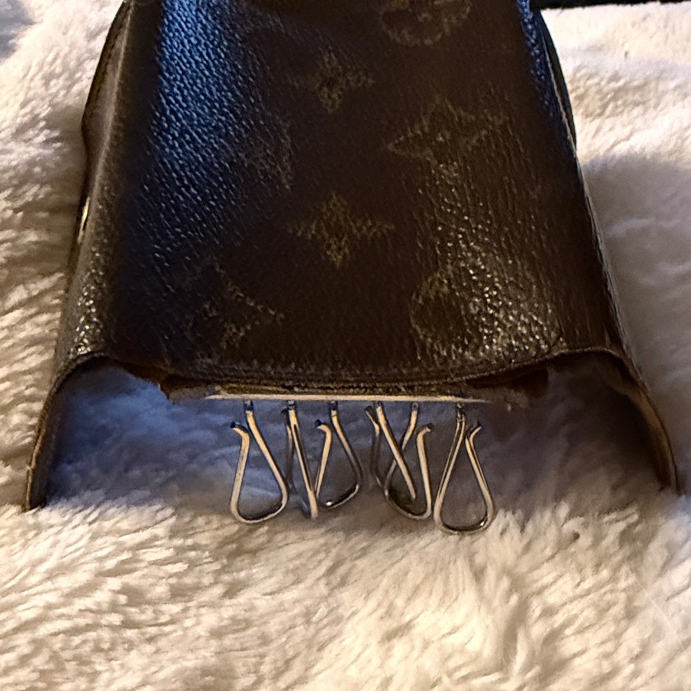 Louis Vuitton Brown Monogram Key Wallet - Picture 7 of 11